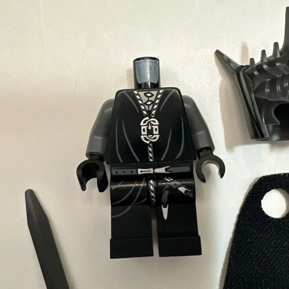 LEGO Mouth Of Sauron Minifigure Lord Of The Rings Authentic lor140 (no head)